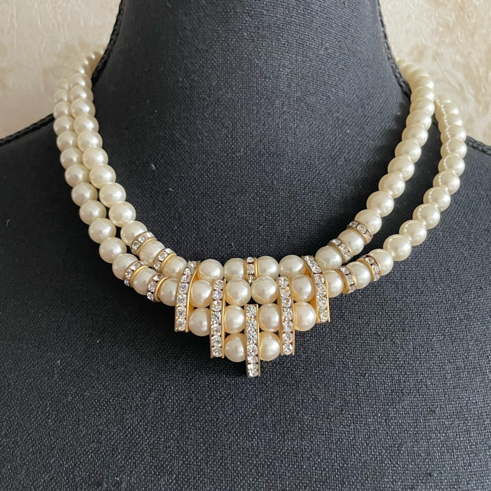 Vintage Elegant glass Pearl Necklace with Gold Accents